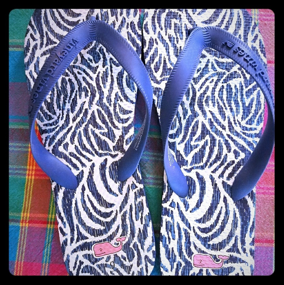 vineyard vines flip flops